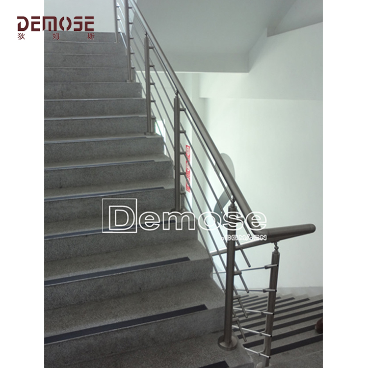 深圳黑云拉絲鐵藝欄桿工程