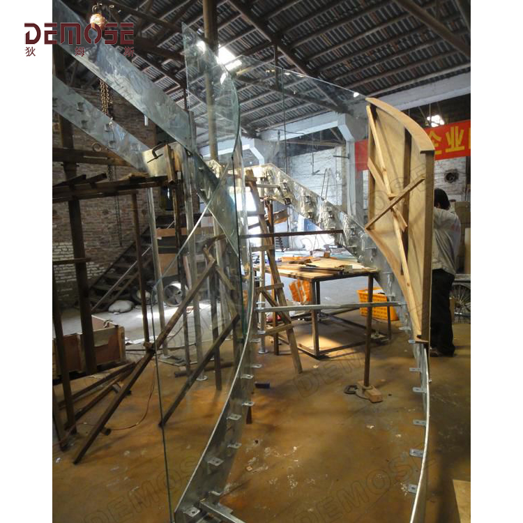 孟加拉玻璃弧形梯試裝