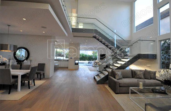 不銹鋼護欄報價多少更合理?廠家有大量常規現貨嗎