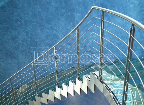 不銹鋼樓梯扶手和鐵藝樓梯扶手哪個好？