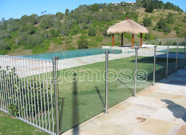 不銹鋼玻璃欄桿圖片