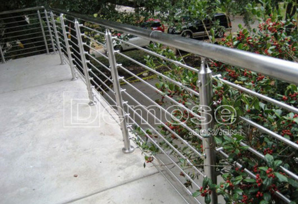 陽(yáng)臺(tái)不銹鋼護(hù)欄圖片