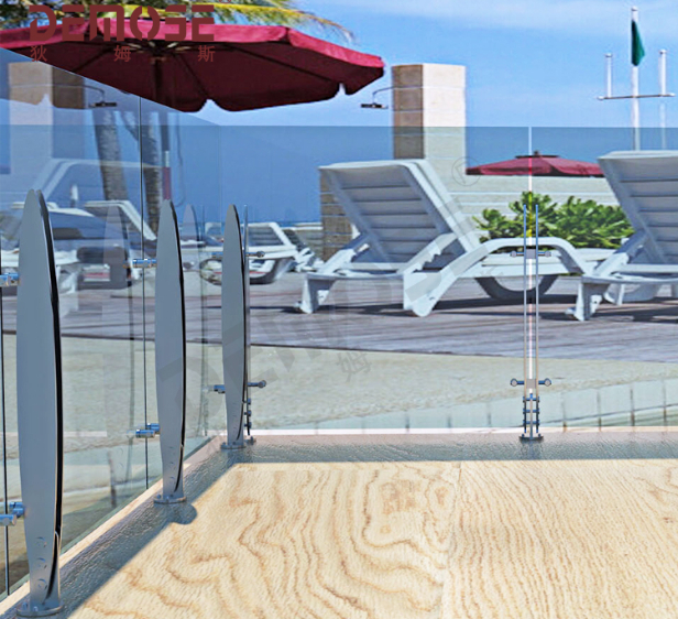 用鋼化玻璃護(hù)欄設(shè)計(jì)時(shí)尚且現(xiàn)代的外觀