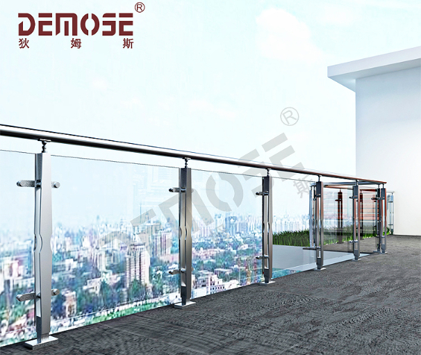 陽臺玻璃欄桿圖片