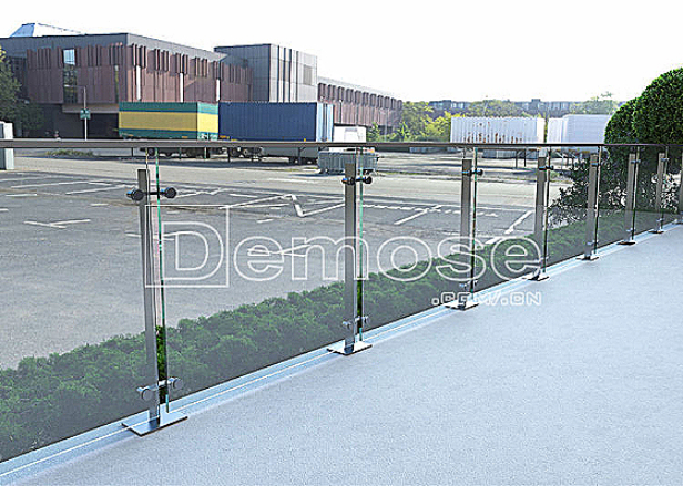 玻璃欄桿與其他材質欄桿的比較