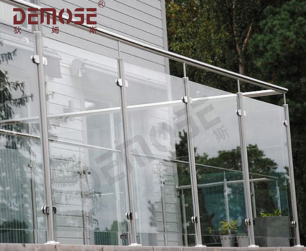 陽(yáng)臺(tái)護(hù)欄哪種材料好用？