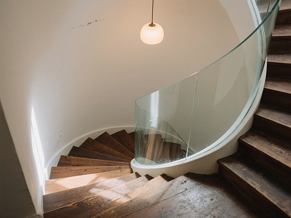 旋轉樓梯造價一般多少錢?比普通樓梯造價高多少